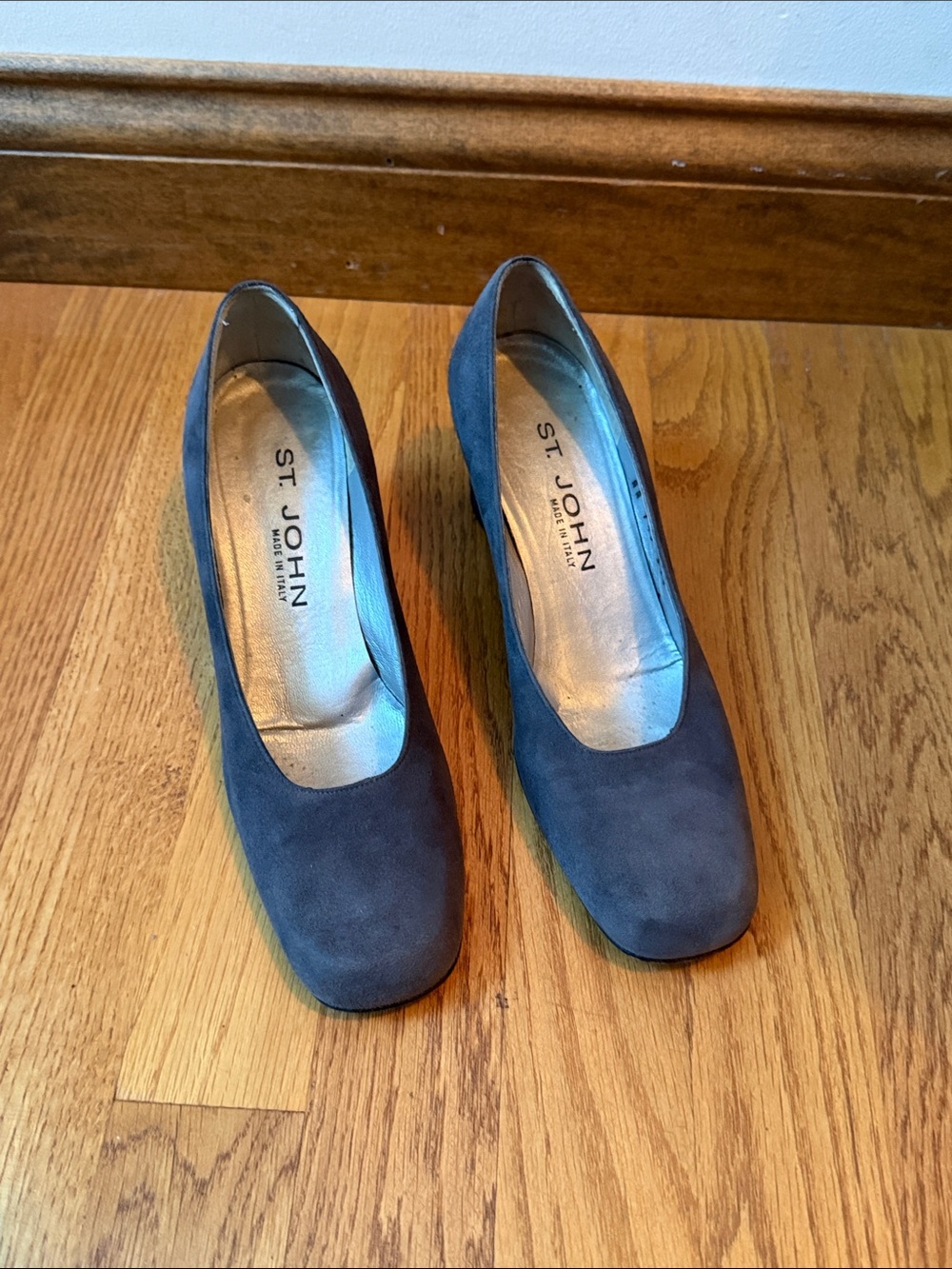 St. John dark gray suede heels pumps Made In Italy 7.5 AA Narrow - Picture 8 of 8